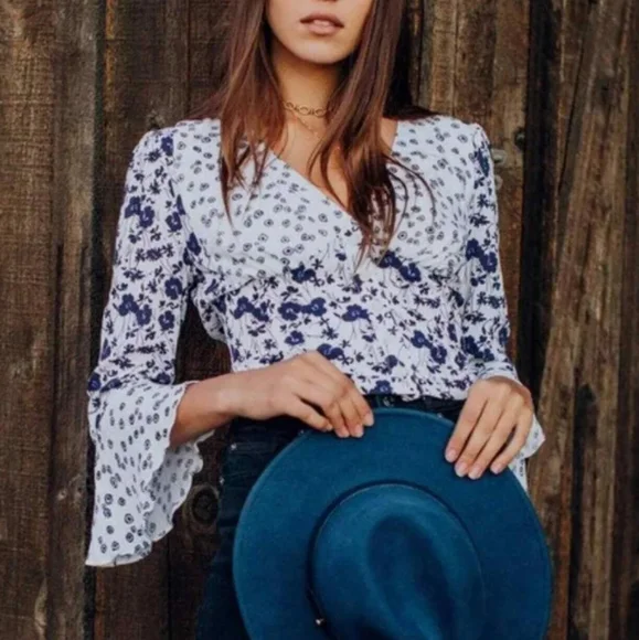 Free People lady bohemian bell sleeve crop top - Picture 2 of 13